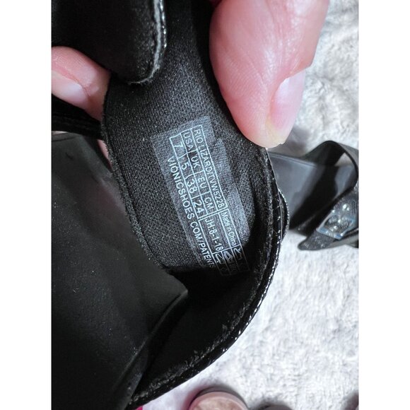 Vionic Black Womens Sandals Size 7 With Buckle Strap & Textured Design - Picture 6 of 8